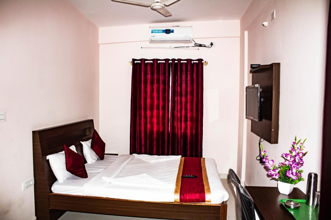 Hotel Royal Suites Bangalore Bagian luar foto