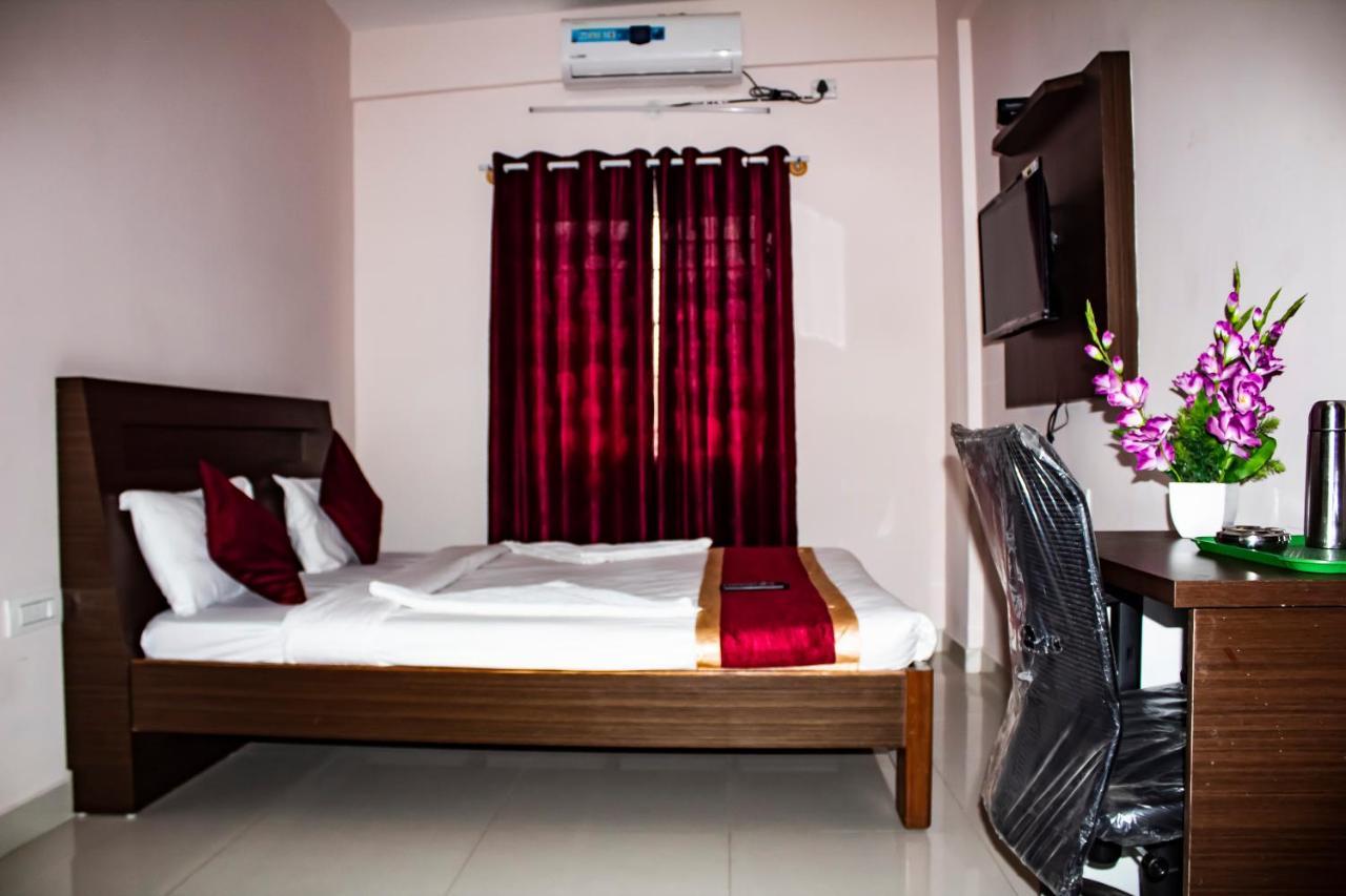 Hotel Royal Suites Bangalore Bagian luar foto