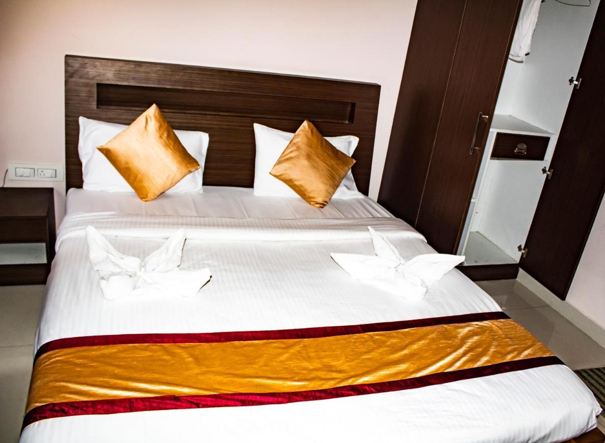 Hotel Royal Suites Bangalore Bagian luar foto